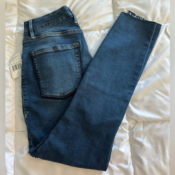 Good American | GOOD WAIST CROP SHADOW POCKETS Jeans - Picture 14 of 14